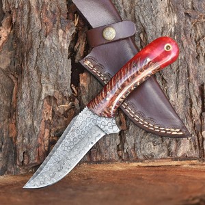 Couteau de chasse en acier Damas forgé à la main, manche en forme de cône de pin, lame fixe pleine longueur avec étui en cuir, personnalisable OEM - Product Image 1