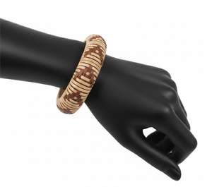 Brazalete Artesanal de Fibra Natural Marrón Sierra, Tejido con Canela, Diseño de Punta de Flecha, Joyería Boho Sostenible - Product Image 5