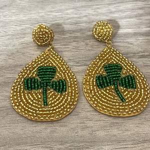 Boucles d'oreilles pendantes élégantes faites à la main avec perles de rocaille pour femmes, bijoux en gros à prix de gros - Product Image 3