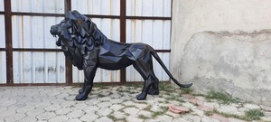 Estatua de León Geométrica de FRP de Calidad Premium, Obra de Arte Decorativa Duradera para Jardín, Hotel y Oficina, Disponible para la Venta - Product Image 6