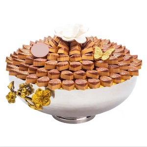 Tazón para Servir Chocolate Plateado Elegante en Oferta, con Detalles Florales Dorados, Ideal para Exhibir Postres en Eventos y Ocasiones Festivas - Product Image 1