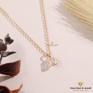 Pendentif classique serti clos, taille émeraude, 1,00 carat, couleur D, clarté VVS2, or massif 14K, diamant de laboratoire CVD certifié IGI - Product Image 3