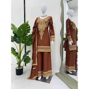 Conjunto de Fiesta de Diseño en Satén con Top y Pantalón con Dupatta, Elegante y con Estilo - Product Image 5
