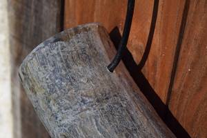 แตรเป่ามือทำสไตล์ไวกิ้งจากวัสดุธรรมชาติ แตรสงครามขนาด 25-30 ซม. พร้อมสายหนัง สำหรับการจำลองสถานการณ์ - Product Image 5