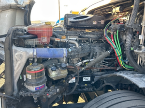 รถบรรทุกหัวลากขนาดใหญ่ ปี 2022 รุ่น 6x4 กำลัง 505 แรงม้า แบบมีห้องนอน สภาพดีเยี่ยม วิ่งเพียง 480,724 ไมล์ - Product Image 4