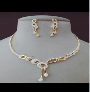 สร้อยคอทองคำสไตล์ร่วมสมัย ดีไซน์โค้งมนล้ำสมัย ประดับเพชรแบบพาเว่อย่างประณีต มีจำหน่ายในราคาขายส่ง - Product Image 6