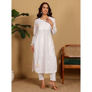 Nikhat Brodé À La Main Floral Coton Droite Chikankari Kurti 100% Coton Robes Décontractées avec Dentelle Détaillant Taille Naturelle - Product Image 5