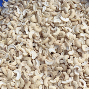 Fournisseur de confiance au Vietnam, prix du noix de cajou W240 dans le monde entier, prix des noix de cajou Santigo Ltd exportées vers l'Asie, l'UE, le Moyen-Orient - Product Image 1