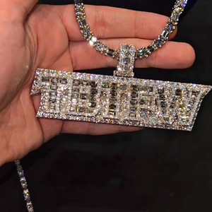 Pendentif Prénom Personnalisé Hip Hop en Diamants CZ Effet Glacé avec Lettres Baguette – Collier Barre Personnalisé pour Rapper - Product Image 1
