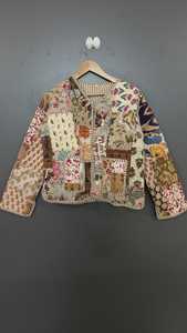Chaqueta Acolchada Rosa con Parches y Bordado a Mano, Manga Larga, Cuello en V, Estilo Prairie Chic, Ropa Exterior de Primavera para Mujer - Product Image 4