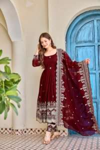 Traje Anarkali Salwar Kameez de Seda Gruesa con Bordado de Diseño, Lentejuelas y Trabajo de Hilo, Estilo Étnico Indio - Product Image 2