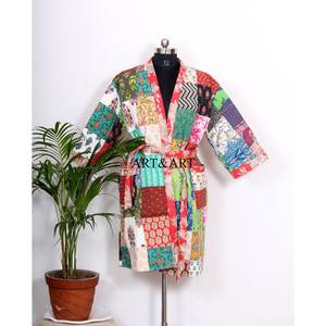 Robe Kantha en soie patchwork de style vintage pour femmes, idéale pour la vie quotidienne et la plage, kimono d'été pour femmes - Product Image 1