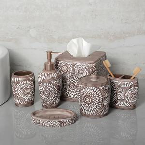 Juego de Baño de Diseño en Oro Rosa con Diseño Metálico Tradicional en Relieve, Perfecto para Habitaciones de Huéspedes y Ocasiones Especiales - Product Image 6