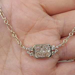 Collier pendentif tendance en argent sterling 925 avec moissanite taille radiant 1,50 carat sertie clos, cadeau de luxe pour femme, idéal pour fiançailles et soirées - Product Image 1