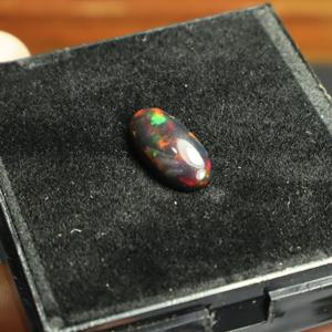 Ópalo Negro Natural Multifuego de 4.40 Quilates, Cabujón Ovalado Pulido de 19x9mm, Gema Suelta para Joyería - Product Image 6