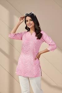 Tunique pour femme en mélange de coton à imprimé chevron rose, longueur normale, col rond, manches trois quarts, entièrement cousue, vêtement décontracté, haut fantaisie - Product Image 2