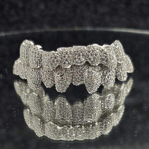 Exportateur indien de grillz en diamant moissanite faits à la main avec un design luxueux et durable en argent 925, disponible au meilleur prix du marché - Product Image 4