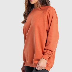 Sweat-shirt surdimensionné pour femme, design personnalisé, impression sérigraphique sur coton, en vente. - Product Image 3