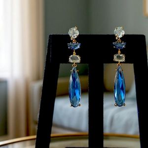 ต่างหูห้อยทรงหยดน้ำสีฟ้าแซฟไฟร์  ยาวประดับเงินแท้ 925 ชุบทอง 14K ของขวัญประจำเดือนเกิดเดือนกันยายนสำหรับผู้หญิง - Product Image 3