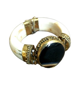 Conjunto de Brazaletes de Hueso Natural, Estilo Lindo para Chicas Jóvenes, Moda para Damas, Bodas y Fiestas, por Perfect Enterprises - Product Image 4