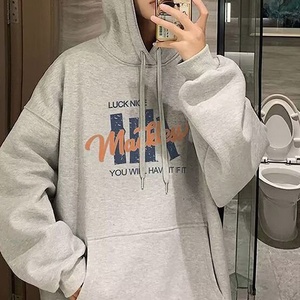 Sudadera con capucha gráfica extragrande personalizada, estilo vintage, con estampado en las mangas color morado empolvado, de corte holgado, estilo urbano, de tejido grueso - Product Image 4