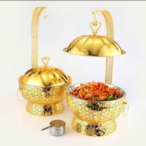 Plat de service en métal luxueux, un best-seller, pour une expérience de buffet raffinée qui impressionne instantanément les invités. - Product Image 3
