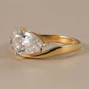 Anillo de banda curvada con diamante de corte pera de 2.01 quilates cultivado en laboratorio, diseño único, oro sólido de 18 quilates, joyería para ocasiones de boda y fiestas, para enamorados. - Product Image 5