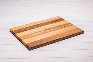 Planche à découper en bois artisanale avec grain de bois naturel, planche à découper de cuisine durable pour la maison et la restauration - Product Image 6