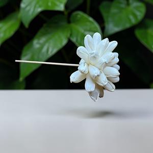 Flores de Sola Hechas a Mano y Sostenibles, Tipo Dalia de Nieve, Fibra Vegetal de Sesbania, 8.5 CM, Phra Nakhon Si Ayuttaya - Product Image 3
