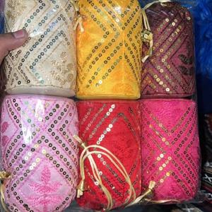 Ensemble de sacs Potli élégants faits à la main, pochettes traditionnelles brodées avec cordon de serrage pour cadeaux de mariage, cadeaux festifs, cadeaux de remerciement - Product Image 1