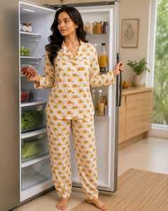 Ensemble de chemises de nuit pour femmes en coton 100% doux, imprimé floral tissé, bleu, dessiné à la main |   Chemise de luxe à col en V avec fermeture boutonnée et manches longues |   Vêtements de nuit - Product Image 3