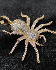 Colgante de Moissanita Araña Chapado en Oro, Plata 925, con Engaste de Garra Redondo Brillante, Joyería Unisex para Fiesta - Product Image 1