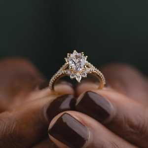 Bague de fiançailles vintage ovale avec halo de diamants : 1,5 carat au total, pavé étoilé, choix de pierre - Product Image 3