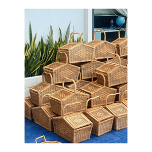 Square bamboo <b>basket</b> handmade from eco bamboo material with handle for fruit storage cake <b>display</b> and home organization Vietnam - Product Image 3