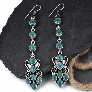 Pendientes Largos de Zirconia Verde al por Mayor |   Pendientes Colgantes Bohemios de Plata Antigua, Proveedor Mayorista de Joyería de Moda - Product Image 1