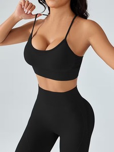 Conjunto Deportivo de 2 Piezas para Mujer: Sujetador Deportivo Sin Costuras con Tirantes Cruzados y Leggings de Cintura Alta con Compresión - Product Image 1