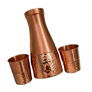 Ensemble Carafe à Eau en Cuivre avec Deux Verres, Finition Martelée à la Main, Bouteille de Service Réutilisable, Vaisselle pour la Maison et les Dîners, Articles Cadeaux - Product Image 1