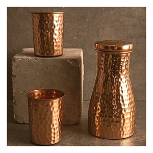 Gobelet artisanal 100 % cuivre pur, finition martelée, verre à boire en forme de sablier, tasse à eau ayurvédique pour la maison, vente en gros - Product Image 4