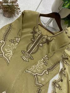 Nouvelle Collection Designer : Ensemble Crêpe Brodé avec Broderie à Sequins et Découpes, Manches Longues, Pantalon Palazzo et Dupatta – Achetez en Ligne en Inde - Product Image 4