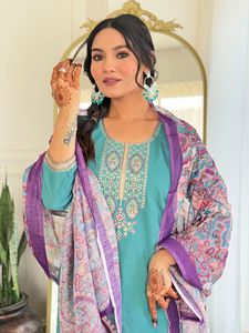 Ensemble tendance pour femme : Kurti droit en viscose Chanderi bleu sarcelle brodé avec pantalon Chanderi et dupatta en lin - Product Image 2