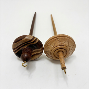 Aiguille à filer en bois de hêtre artisanale, conçue pour le filage du laine, le tissage et les travaux textiles, durable pour les artisans et les amateurs. - Product Image 1