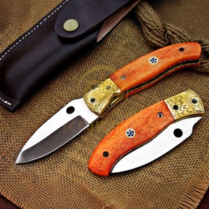 Cuchillo plegable hecho a mano con mango de hueso, cuchillo de bolsillo EDC para caza, camping y supervivencia con funda. - Product Image 1