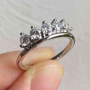 Bague de mariage élégante en or blanc 14 carats avec diamant de laboratoire de 0,50 carat serti à griffes, certifiée IGI, cinq pierres, pour empilage, usage quotidien ou nuptial - Product Image 2