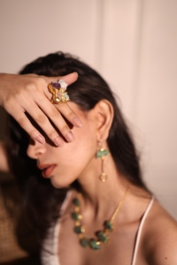 แหวนทองแดงชุบทองแบบด้าน ดีไซน์คลาสสิก ประดับด้วยพลอยควอตซ์ทรงเหลี่ยมธรรมชาติ ปรับขนาดได้ เหมาะสำหรับเป็นของขวัญสำหรับผู้หญิง - Product Image 3