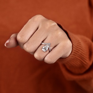 Bague de fiançailles en diamant de laboratoire taille poire, or rose 14 carats, avec tige chevron, bague de mariage pavée pour femme, commande en gros - Product Image 4