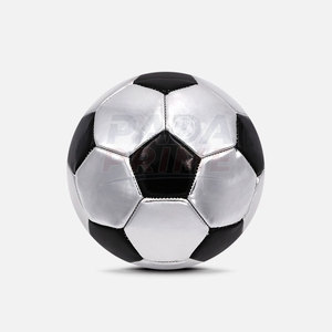 Ballon de sport haute performance cousu à la machine, couverture robuste, coutures nettes, durable, design écologique pour intérieur/extérieur - Product Image 4