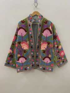 เสื้อแจ็คเก็ตกำมะหยี่ปักลายสีเขียวสไตล์อินเดีย งานแฮนด์เมด แรงบันดาลใจจากศิลปะอุซเบกิสถาน ให้ความอบอุ่นในฤดูหนาว - Product Image 3