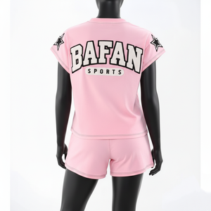 Ensemble T-shirt et short en jersey de coton et polyester de qualité supérieure pour femme, avec patch en chenille et logo personnalisé, 100 % coton - Product Image 2