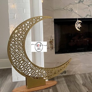 Grande Décoration de Sol en Métal Doré en Forme de Croissant de Lune, Grande Taille, Découpe 3D, Centre de Table Ramadan, Étoile Suspendue, Innovation Artisanale Internationale - Product Image 1