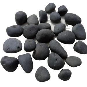 Galets de rivière MMArt de haute qualité, pierres naturelles, rugueuses, lisses, noires, polies, non polies, garantie 5 ans pour une utilisation en extérieur, en vente - Product Image 1